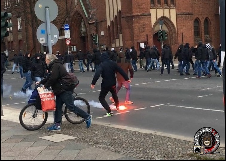 Fight before Hertha Berlin - Eintracht Frankfurt 25.02.2017 - Hooligans